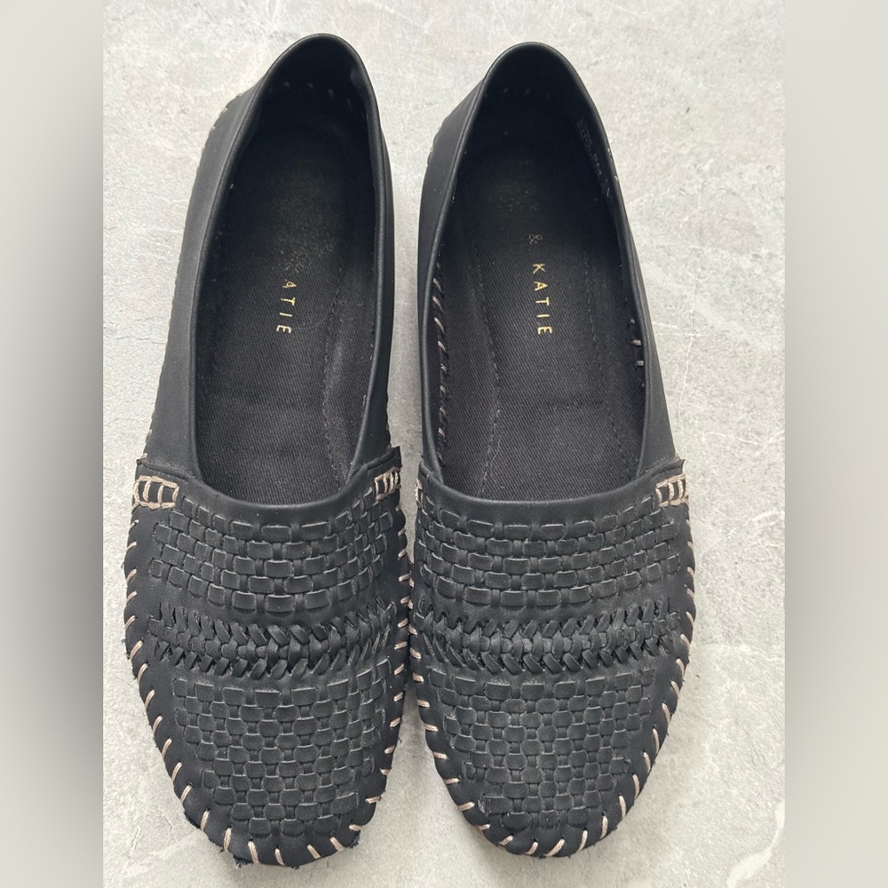 Kelly&Katie Lana loafers or flats. Black with tan hand stitching trim. Classic